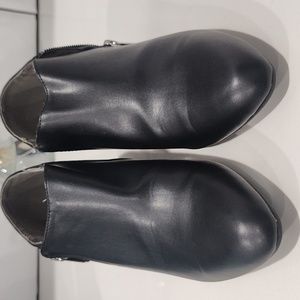 Woman black half boot